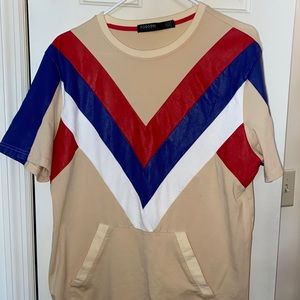 Very lightly worn front uni pocket tee.